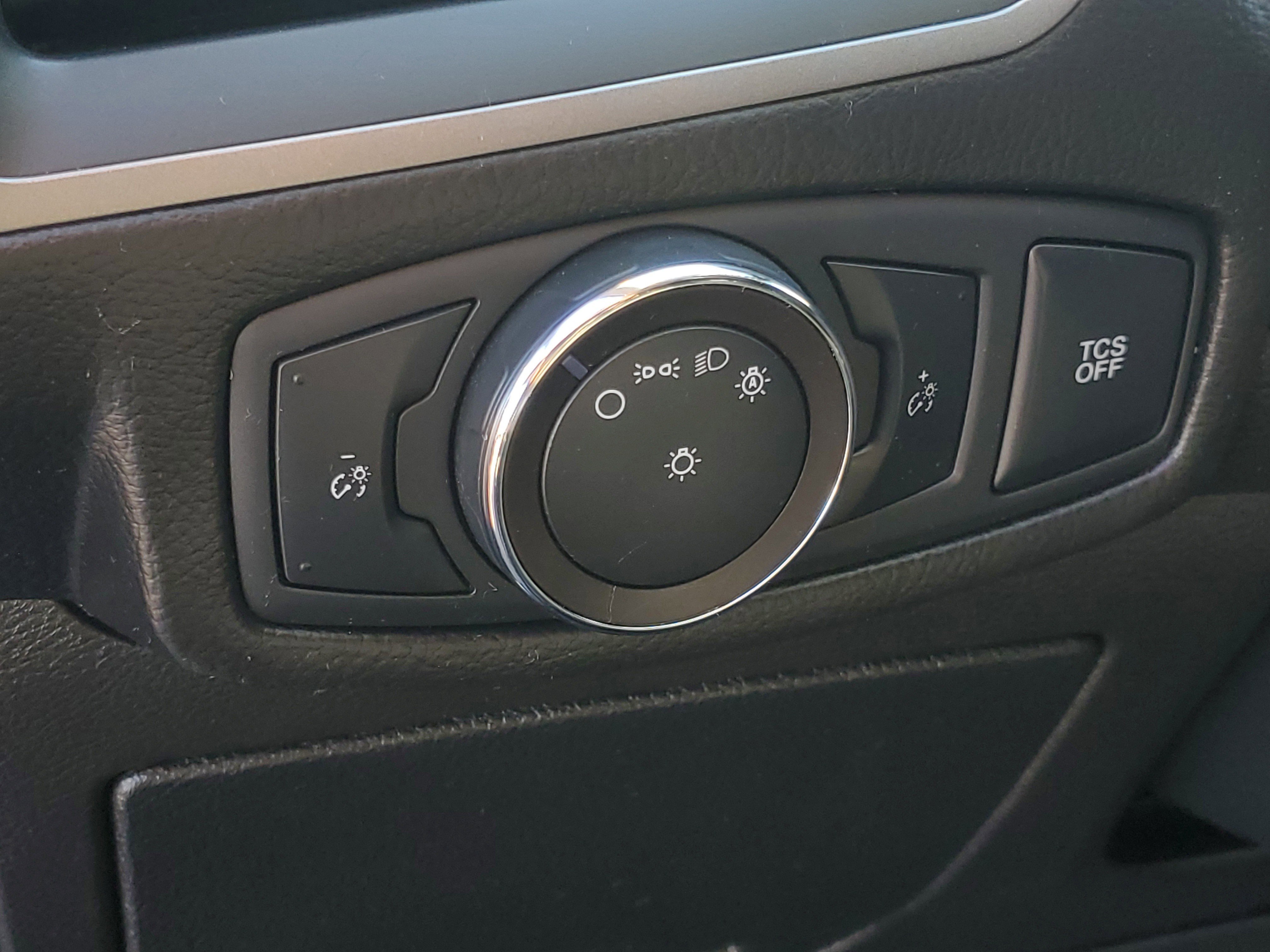 2020 Ford Edge SE photo 5