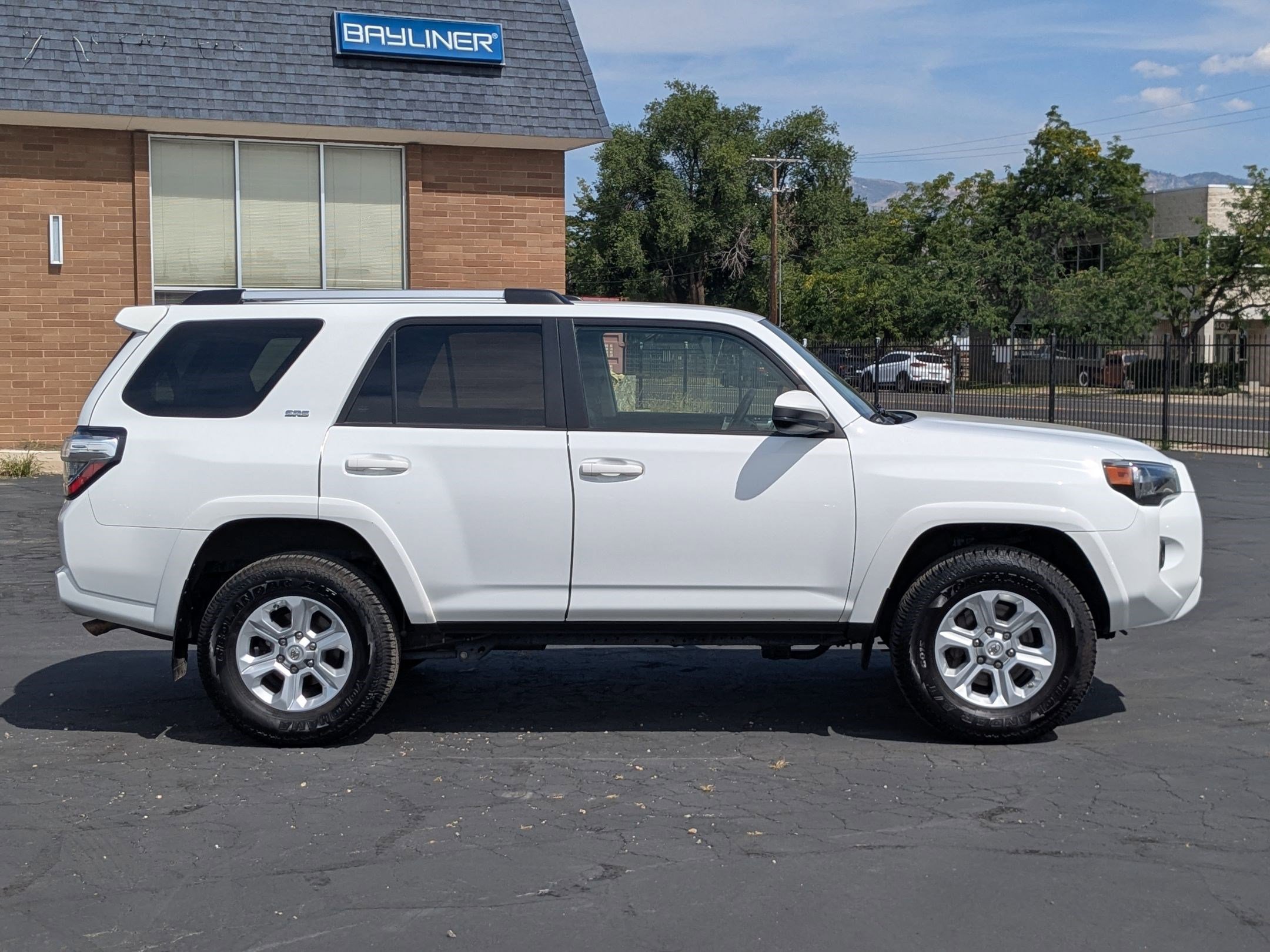 2021 Toyota 4Runner SR5 photo 2