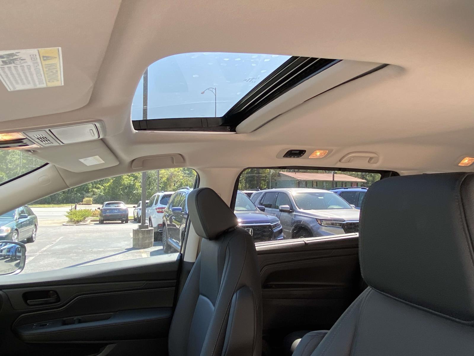 2026 Honda Odyssey EX-L photo 5