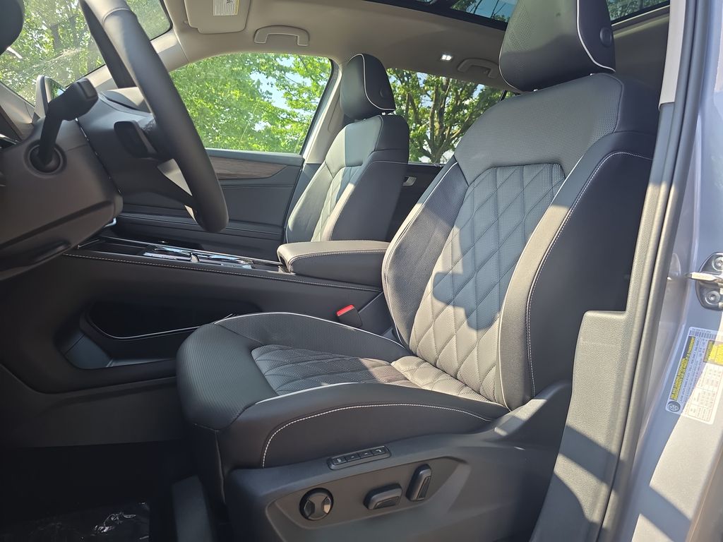 2025 Volkswagen Atlas SEL Premium R-Line photo 3