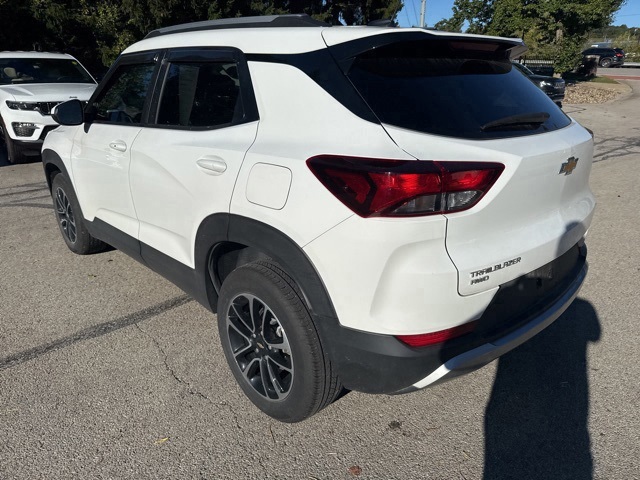 2024 Chevrolet Trailblazer LT photo 2