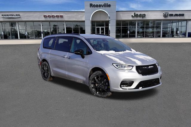 2026 Chrysler Pacifica Select's photo