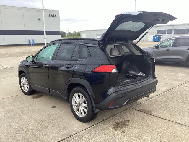 2022 Toyota Corolla Cross LE photo 15