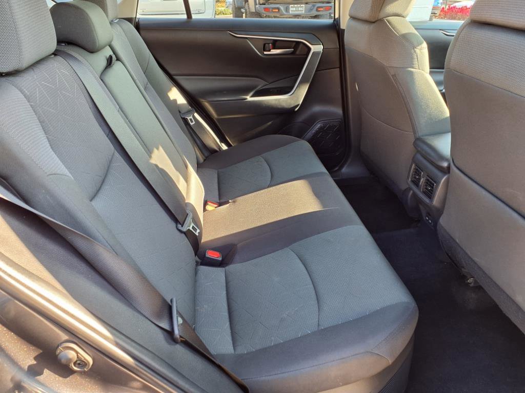 2024 Toyota RAV4 Hybrid XLE photo 18