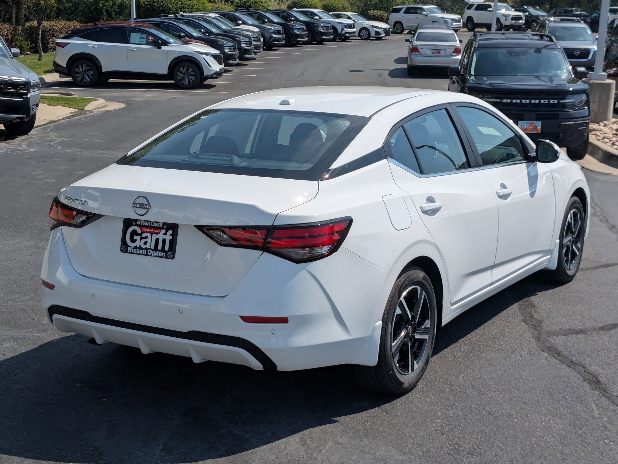 2025 Nissan Sentra SV photo 3