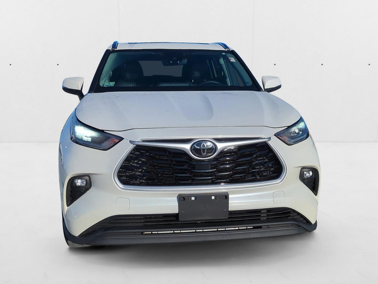 2020 Toyota Highlander XLE photo 2