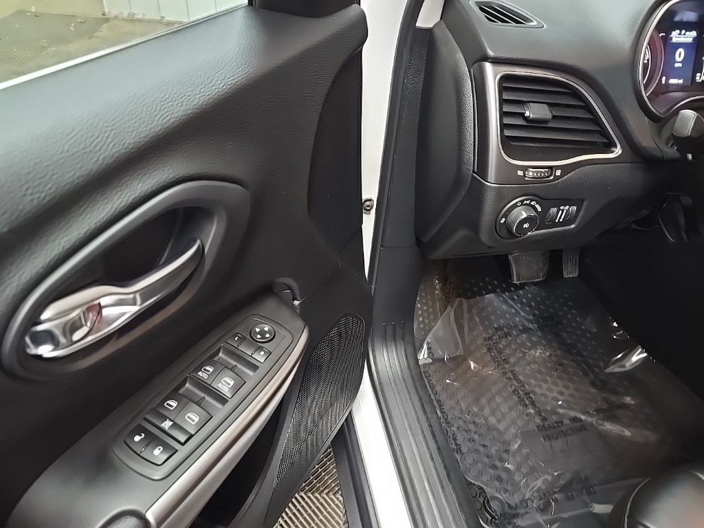 2020 Jeep Cherokee Latitude photo 26