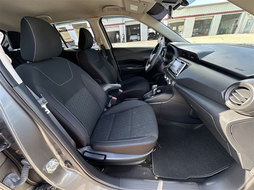 2022 Nissan Kicks S photo 23