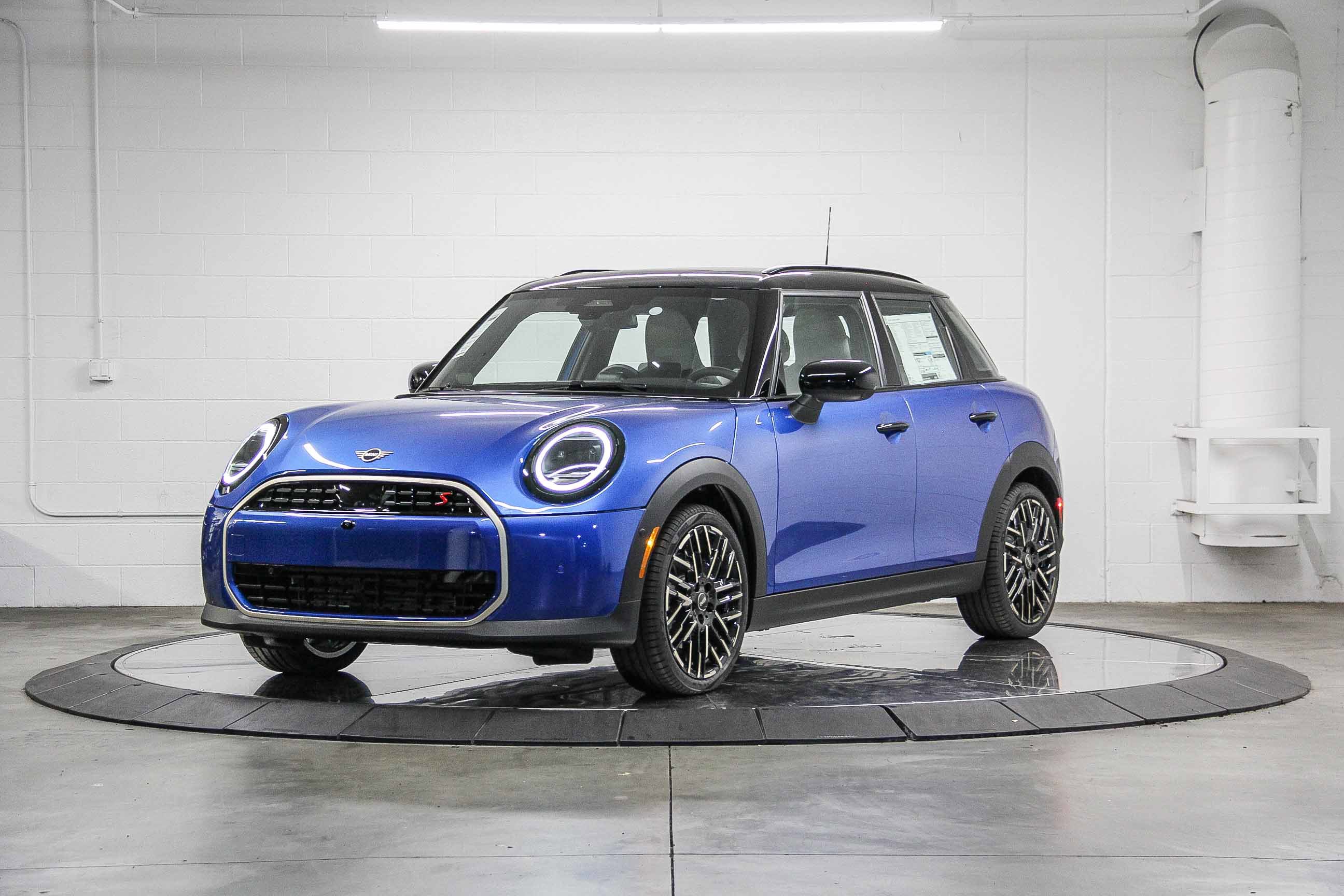 2026 Mini Cooper Hardtop S 4 Door Iconic photo 3