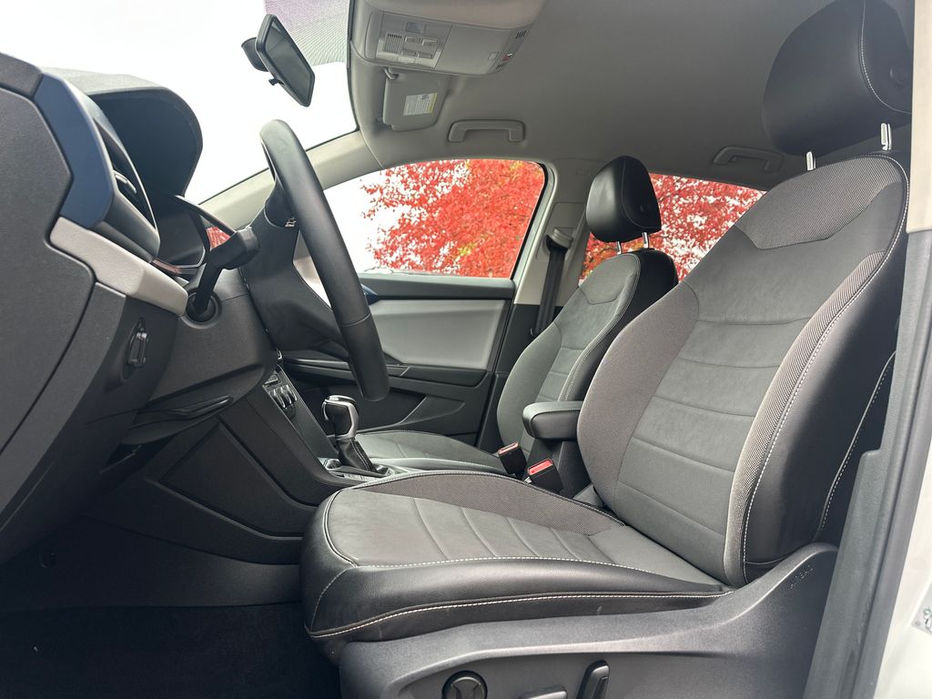 2022 Volkswagen Taos SE photo 3