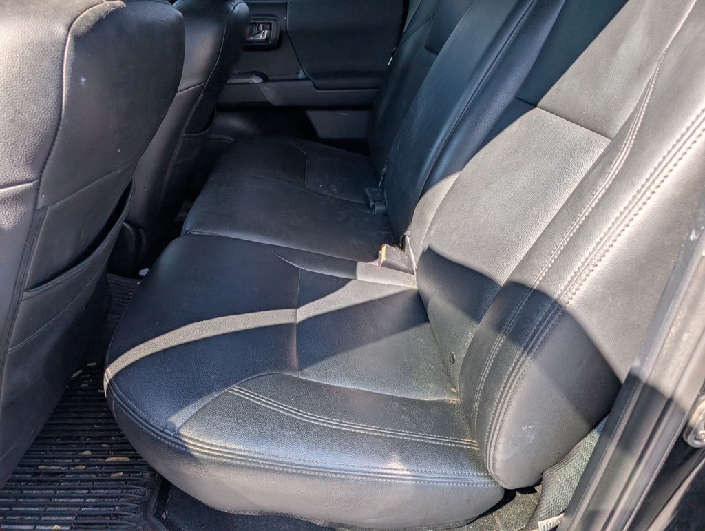 2019 Toyota Tacoma TRD Off-Road photo 3