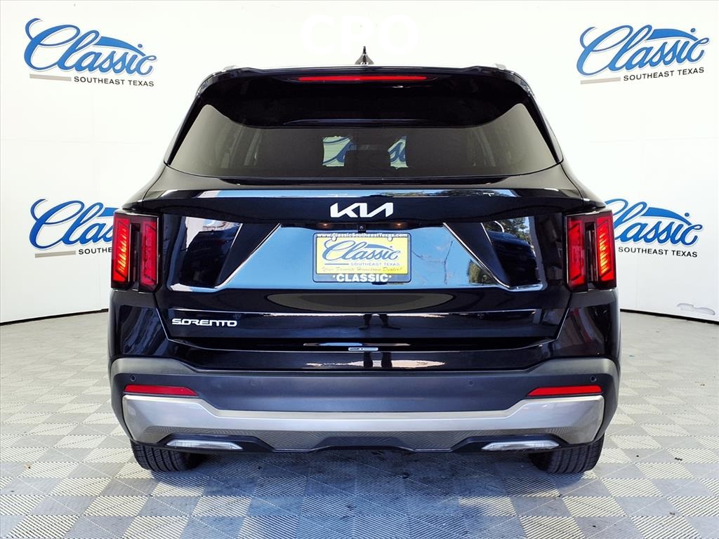 2024 Kia Sorento S photo 2