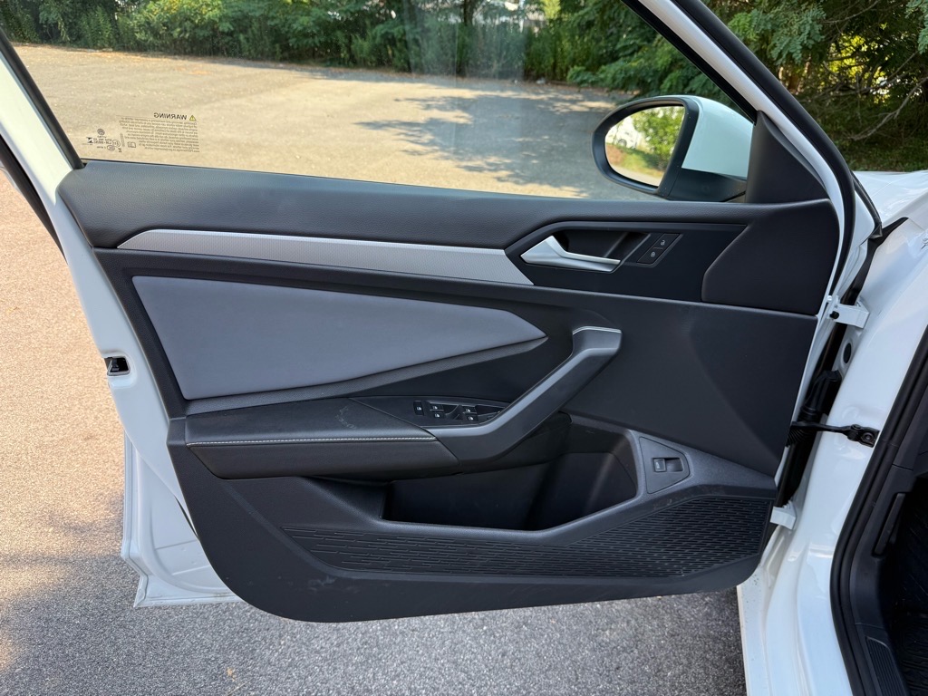 2025 Volkswagen Jetta SE photo 12