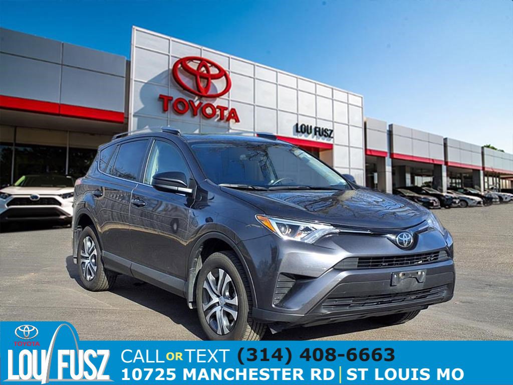 2017 Toyota RAV4 LE's photo