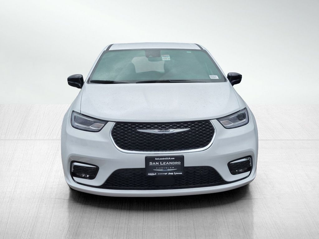 2025 Chrysler Pacifica photo 2
