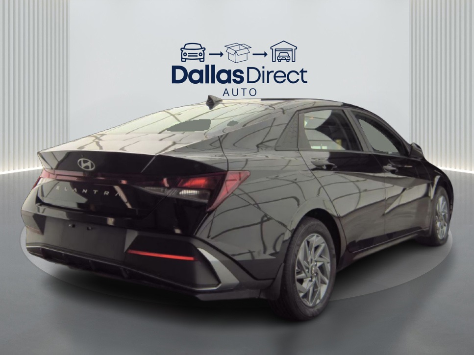 2024 Hyundai Elantra SEL photo 4