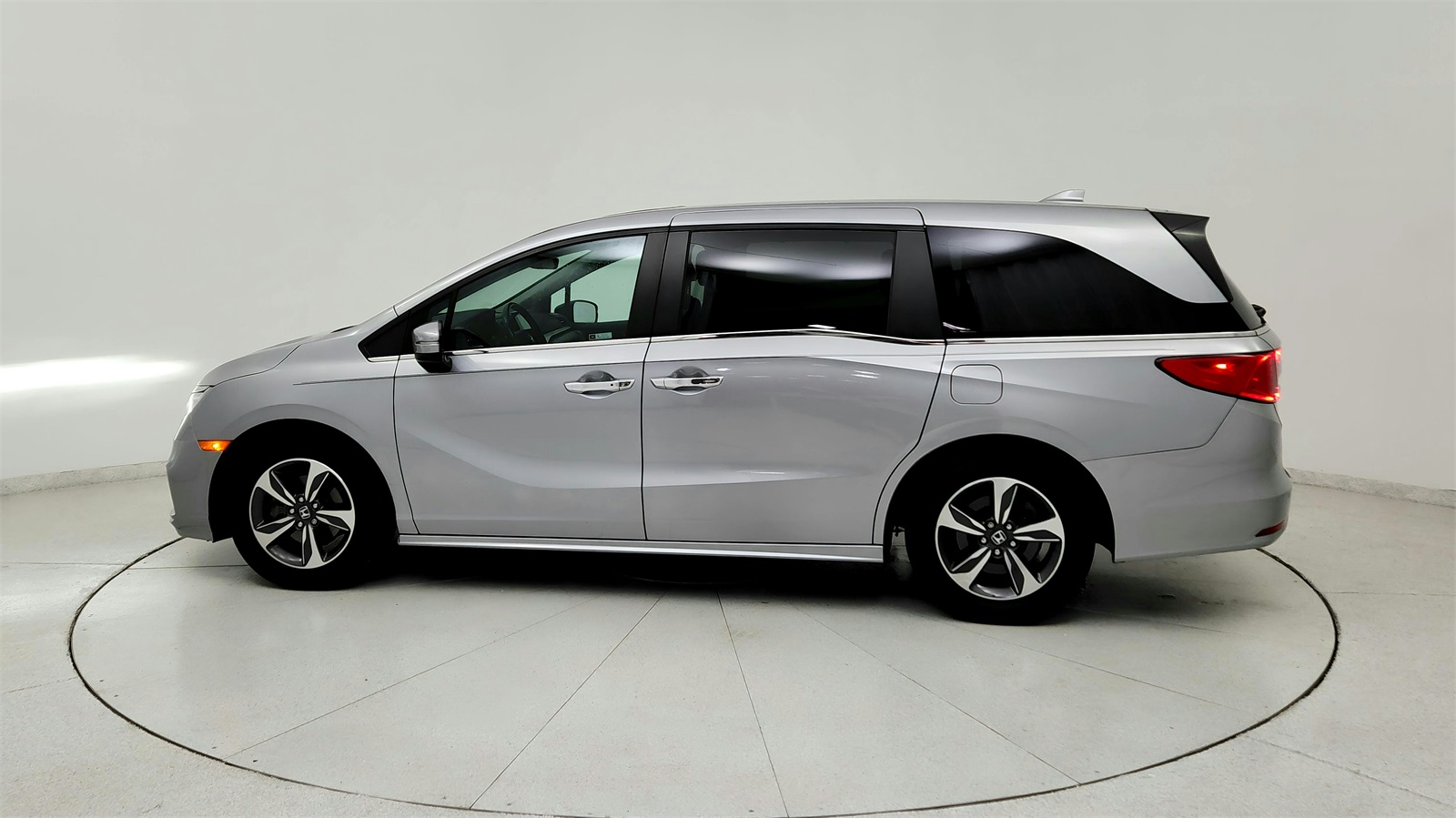 2019 Honda Odyssey Touring photo 4