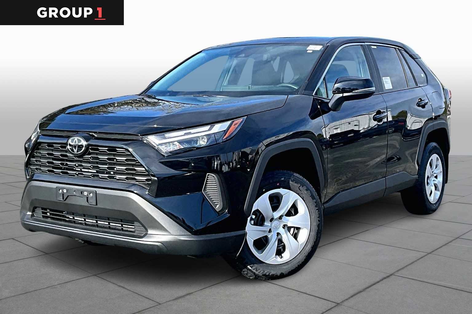 2025 Toyota RAV4 LE's photo