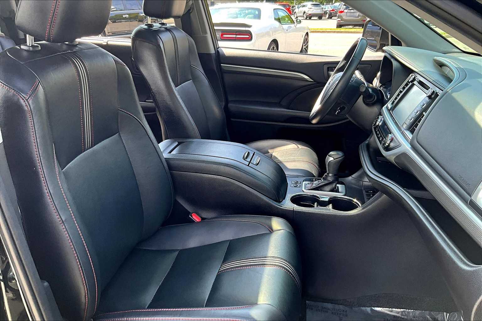 2019 Toyota Highlander SE photo 7