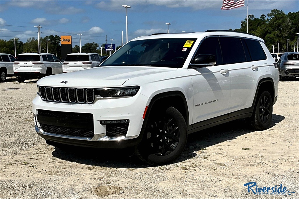2022 Jeep Grand Cherokee Limited photo 2
