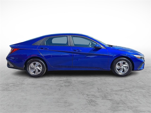 2024 Hyundai Elantra SE photo 12