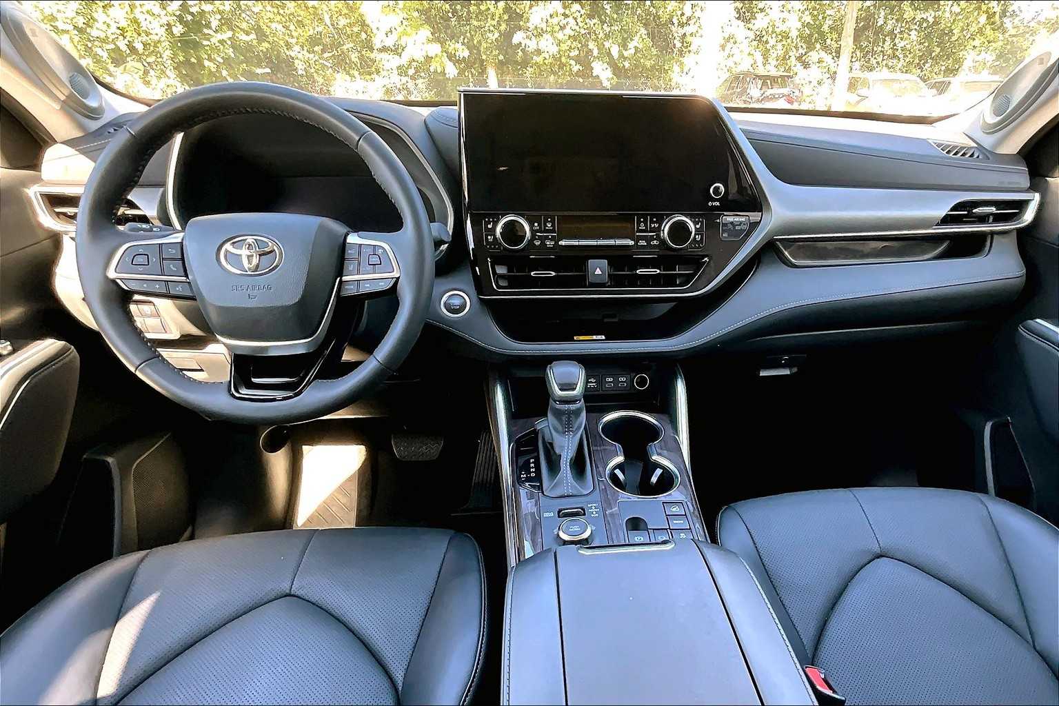 2024 Toyota Highlander Limited photo 15