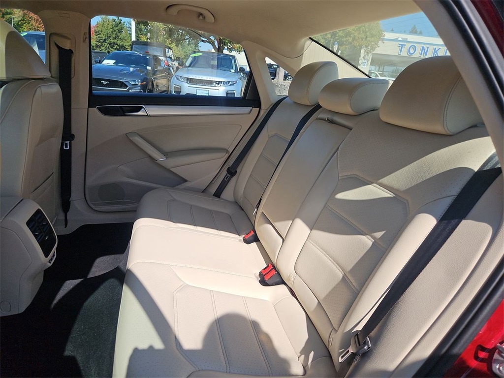 2019 Volkswagen Passat 2.0T Wolfsburg Edition photo 23