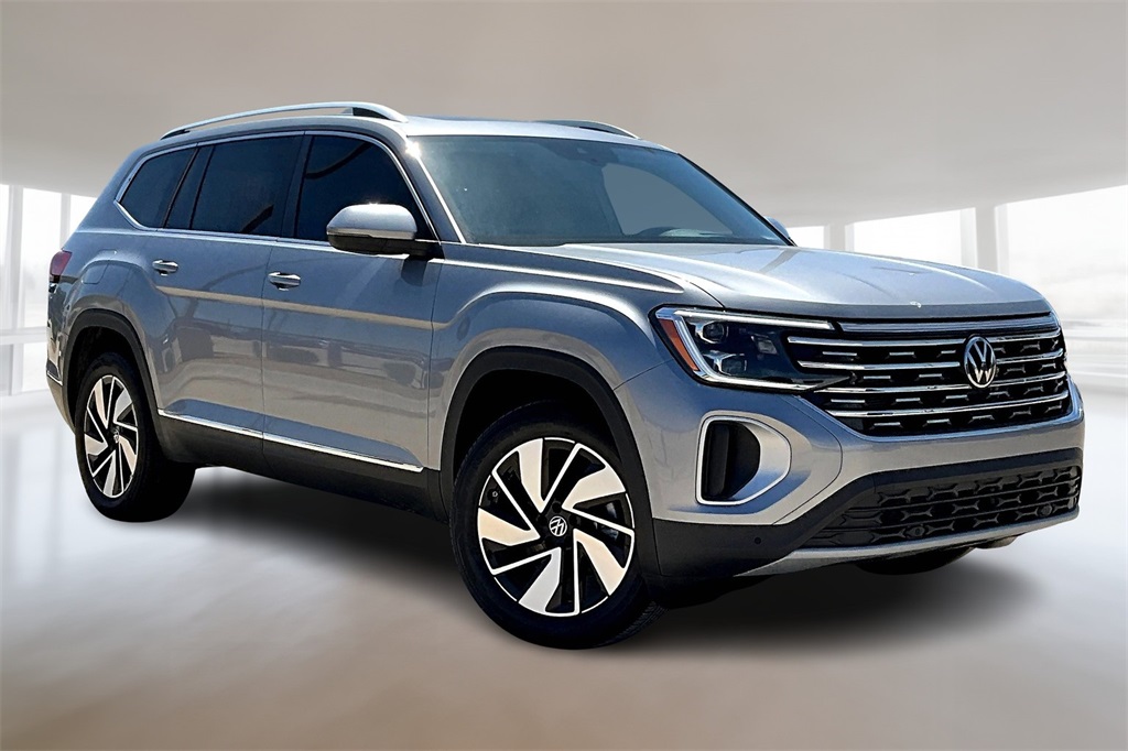 2025 Volkswagen Atlas SEL photo 2