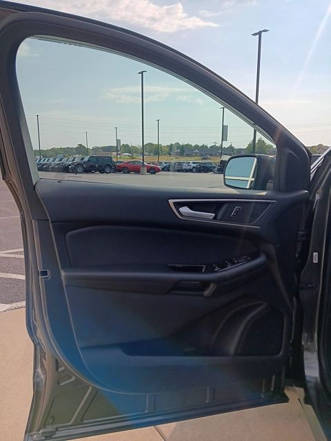 2020 Ford Edge SEL photo 10