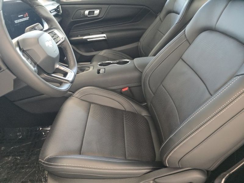 2025 Ford Mustang GT Premium photo 11