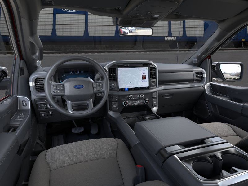 2025 Ford F-150 XLT photo 8