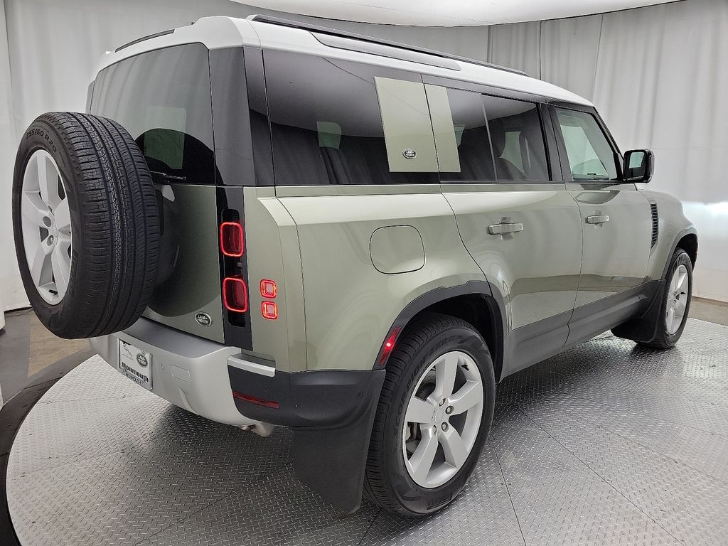 2022 Land Rover Defender 110 SE photo 4