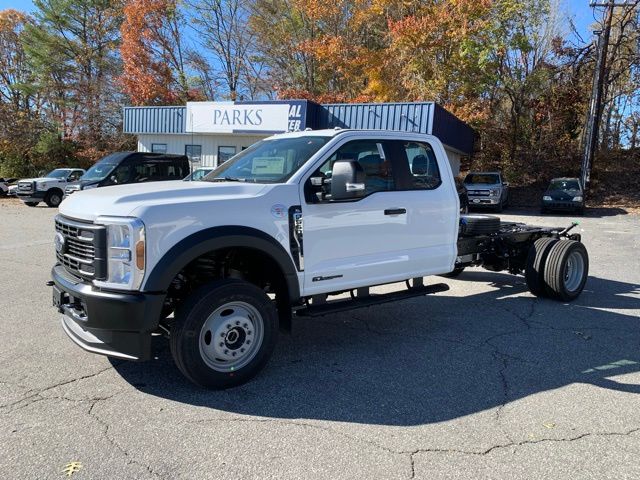 2026 Ford F-550 photo 4