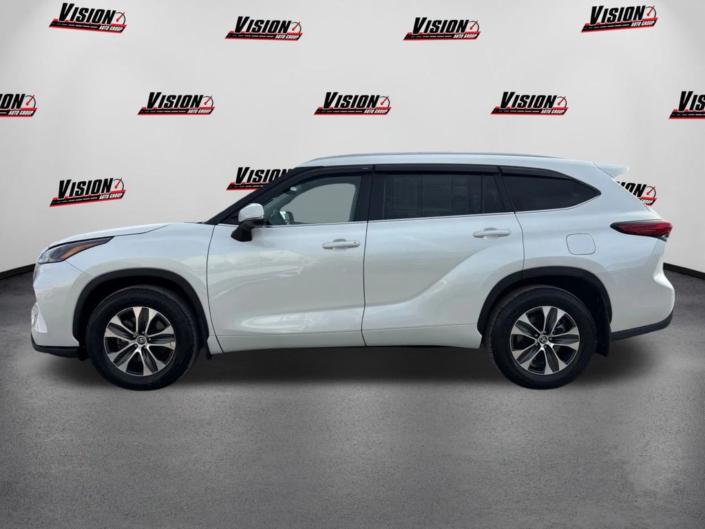 2023 Toyota Highlander L photo 8