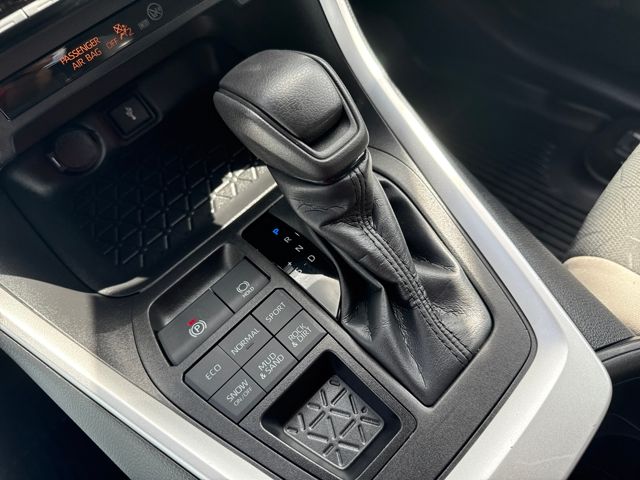 2022 Toyota RAV4 XLE photo 18