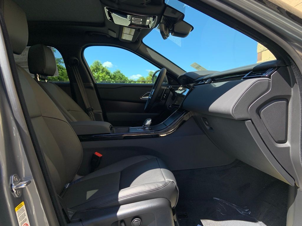2026 Land Rover Range Rover Velar SE photo 15