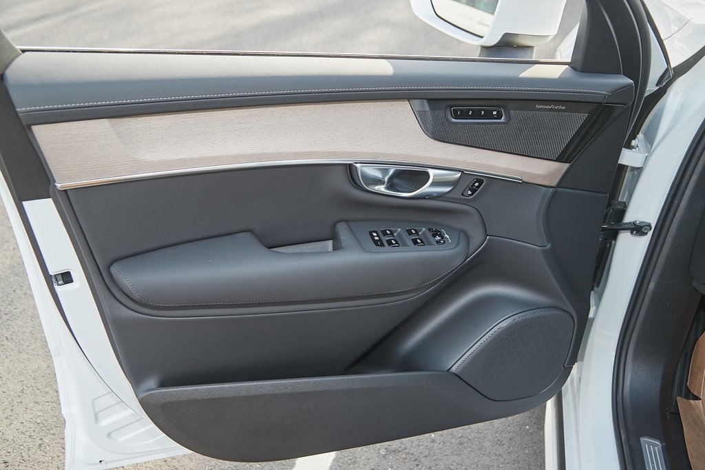 2025 VOLVO XC90 - Image 8