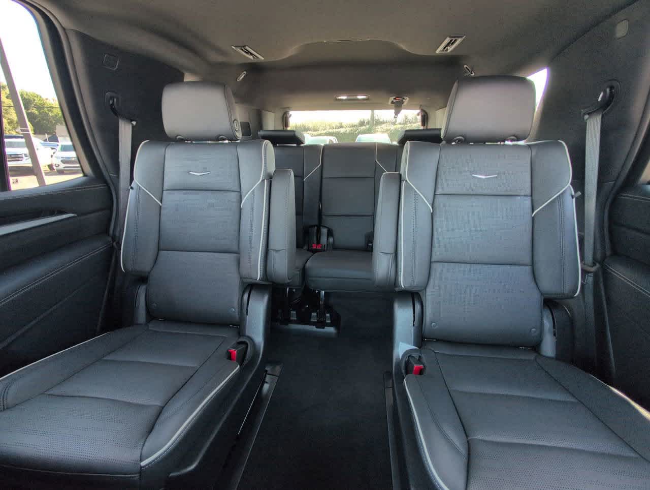 2025 Cadillac Escalade Premium Luxury photo 4