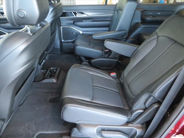 2024 Jeep Wagoneer Series II photo 15