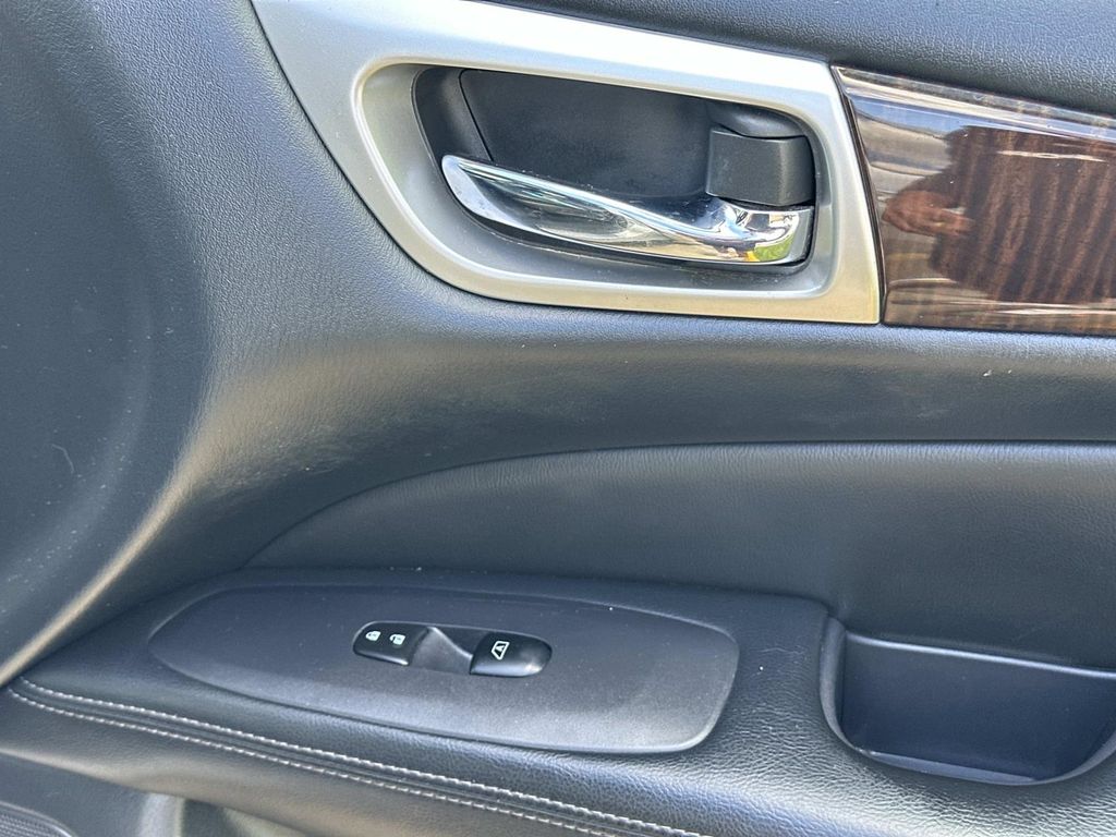 2014 Nissan Pathfinder Platinum photo 20