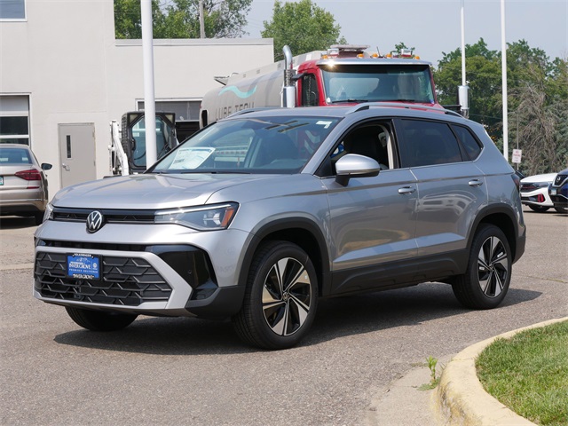2025 Volkswagen Taos SE photo 3