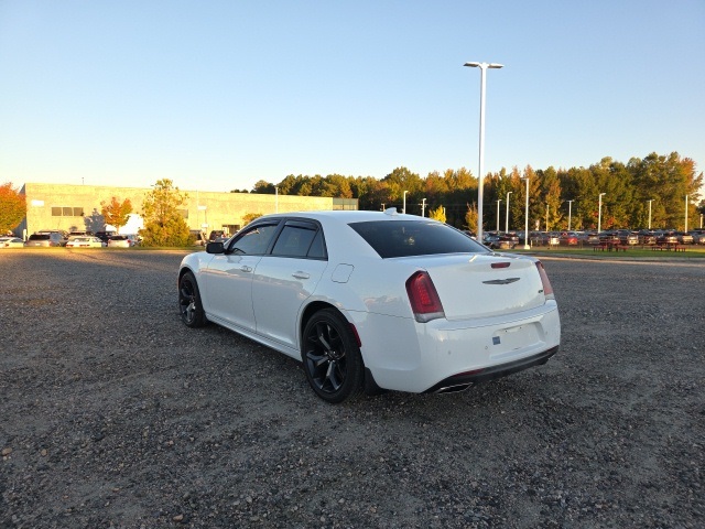 2022 Chrysler 300 Touring L photo 2
