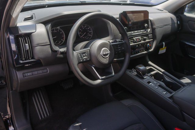 2025 Nissan Pathfinder S photo 5