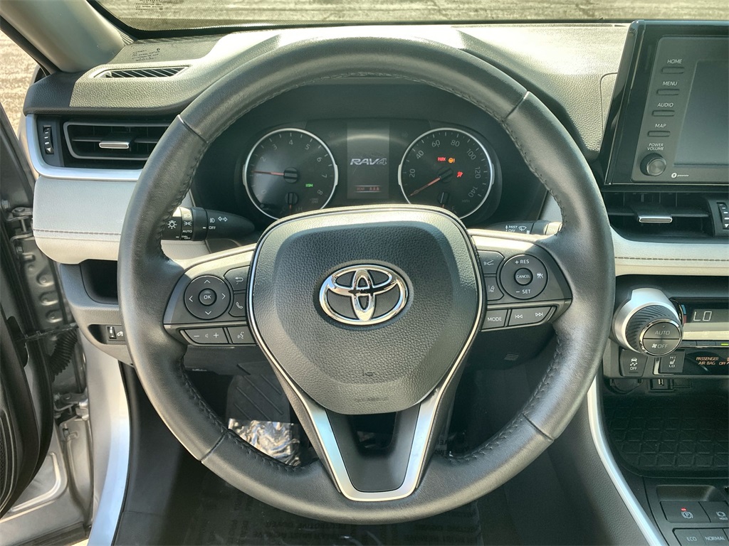 2022 Toyota RAV4 XLE Premium photo 11