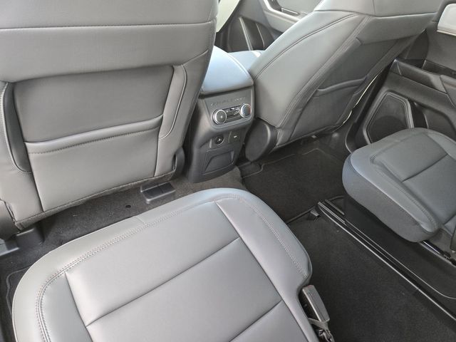 2025 Ford Explorer photo 25