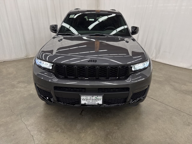 2025 Jeep Grand Cherokee Limited photo 2