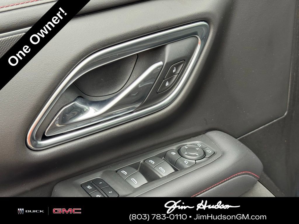 2021 Chevrolet Suburban RST photo 2