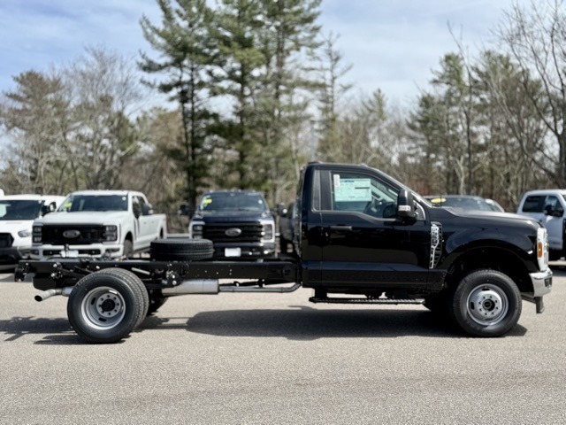 2025 Ford F-350 XL photo 3