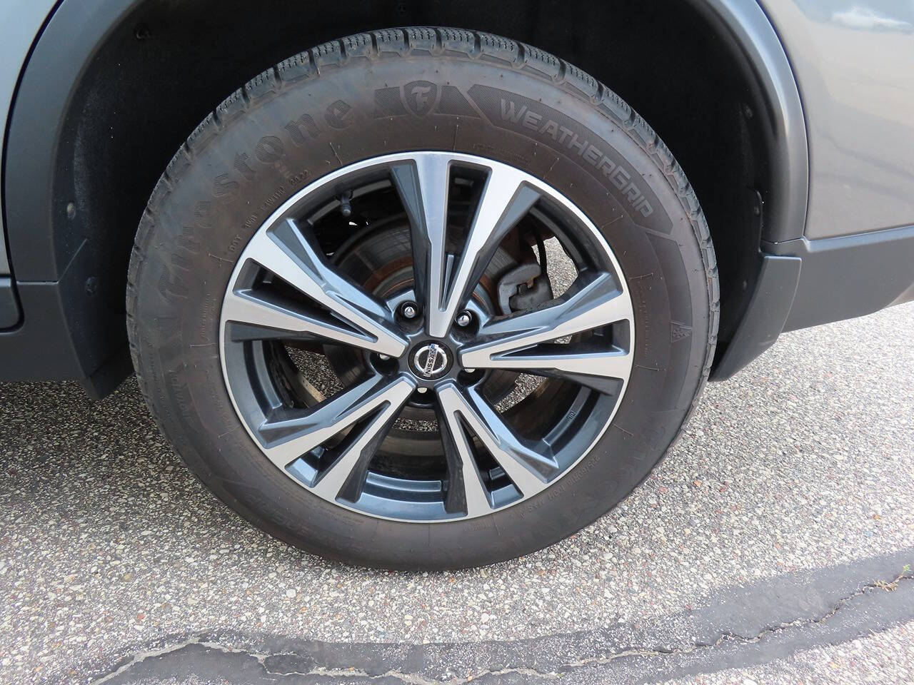 2020 Nissan Rogue SV photo 22