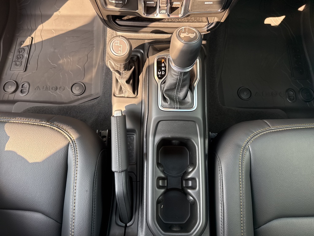 2025 Jeep Wrangler Sahara photo 20